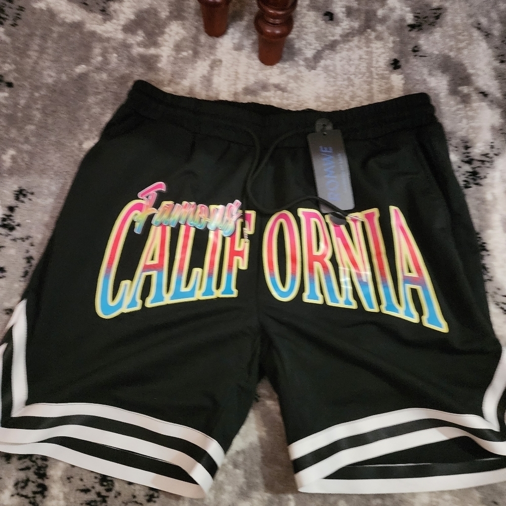 I1 - NWT Romwe Shorts Famous California  XL (42)